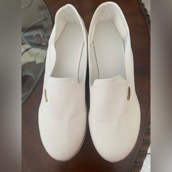 The Unbranded Brand Shoes - Classic Cream Slip-On Women's Loafers